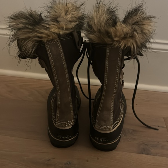 Sorel boots - Picture 6 of 6
